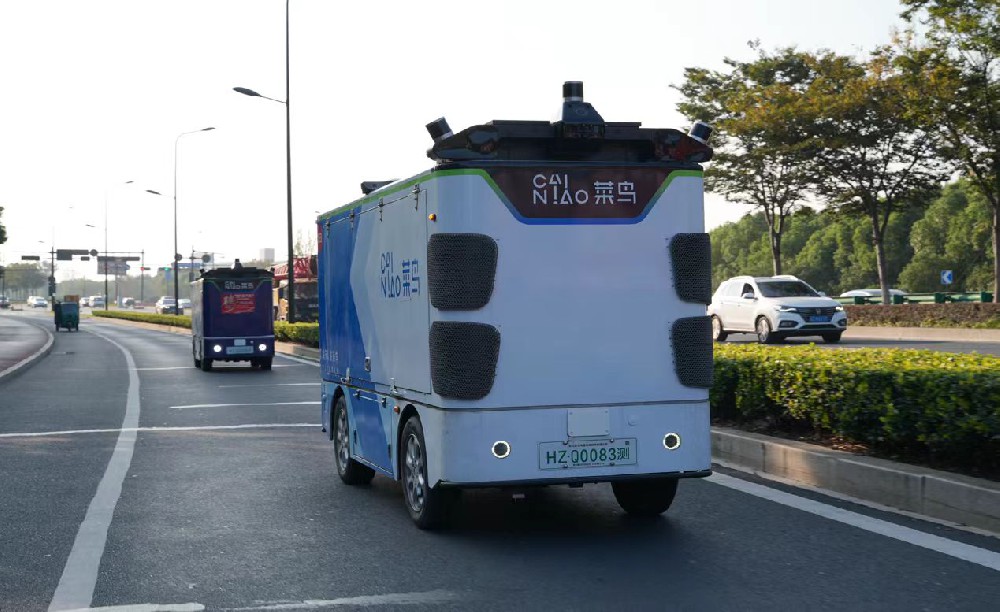 媒体管家：菜鸟无人车现身“双11”：单车日均运送包裹2000件 每票快递降本1毛