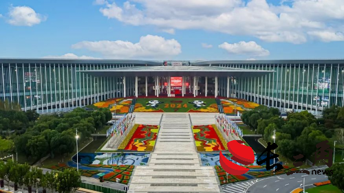 2025媒体管家：零碳进博 绿色展览 中励展览助力进博会搭建可持续发展战略