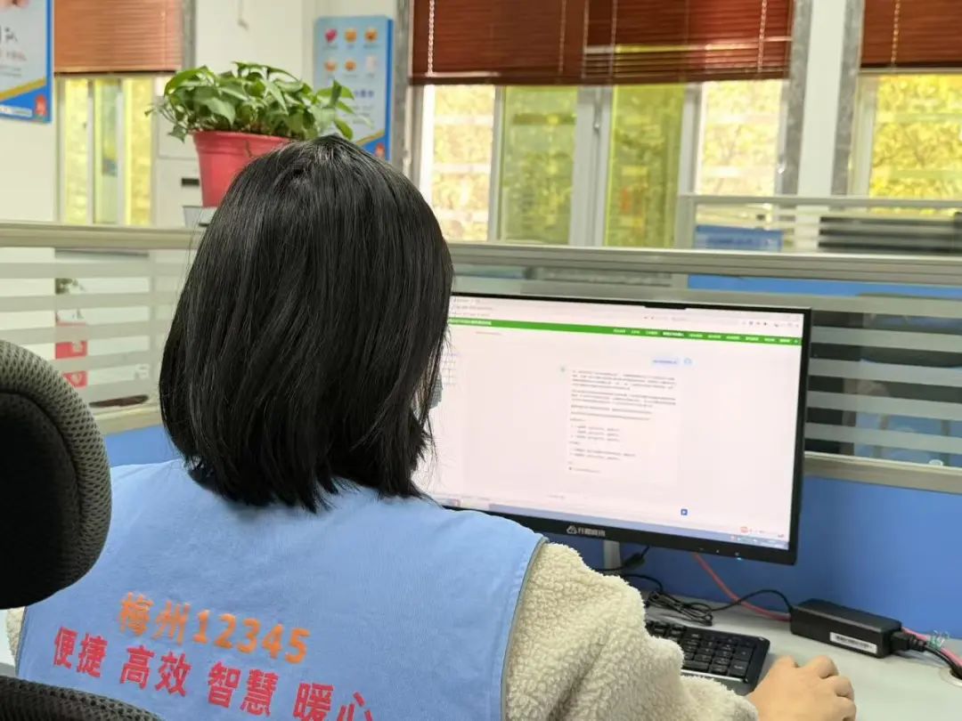 媒体管家官网2025：除了写公文、接热线，DeepSeek还能干什么？多地正探索