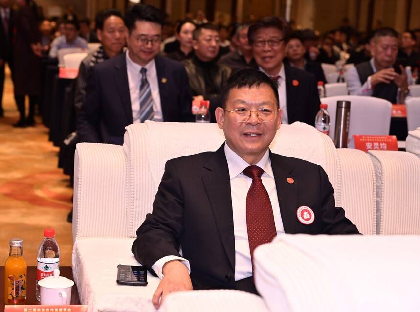 第二届央地合作发展大会在京举行 书画艺术赋能政企融合新篇章(图6) 第二届央地合作发展大会在京举行 书画艺术赋能政企融合新篇章(图6)